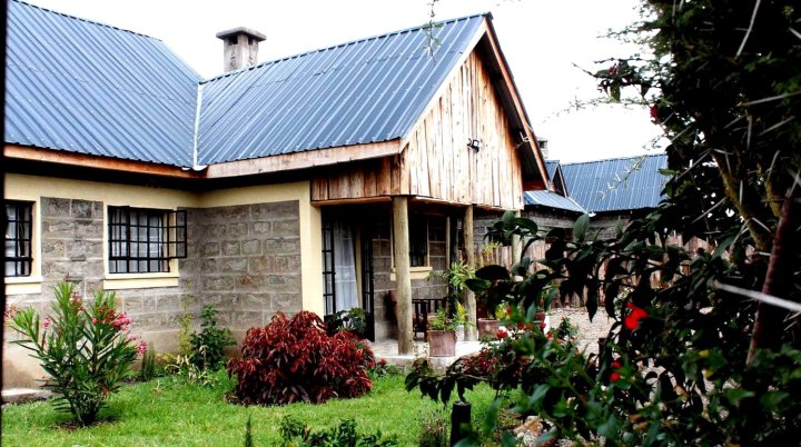 肯亚山生态露营别墅酒店(Mount Kenya Ecocamp & Villas)