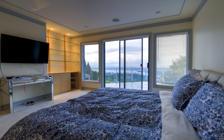 Luxury Ocean View House - West Van家庭房(Family Room)