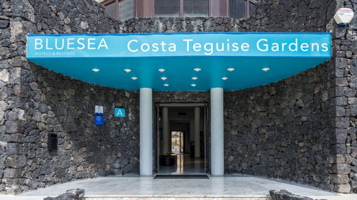 科斯塔特吉塞花园蓝海公寓(Blue Sea Apartamentos Costa Teguise Gardens)