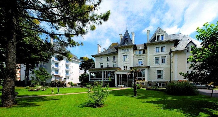 卡罗琳别墅蓝色假日酒店(Hôtel Vacances Bleues Villa Caroline)