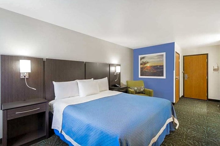 费拉格尔斯塔夫东戴斯套房酒店(Days Inn & Suites by Wyndham East Flagstaff)