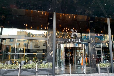 H 酒店(H Hotel)