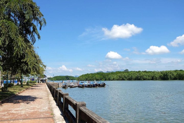 甲米滨海海景酒店(Marina Seaview Krabi)