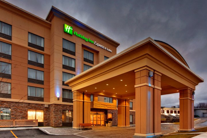 金斯顿市中心智选假日套房酒店(Holiday Inn Express & Suites Kingston Central)
