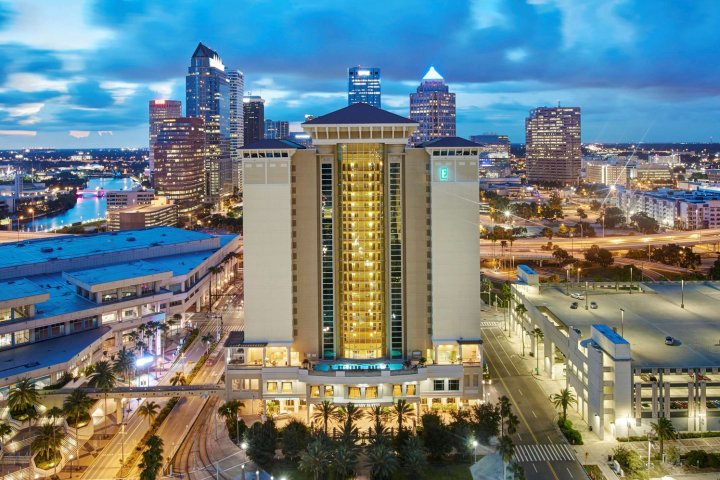 坦帕市中心会议中心希尔顿安泊酒店(Embassy Suites by Hilton Tampa Downtown Convention Center)