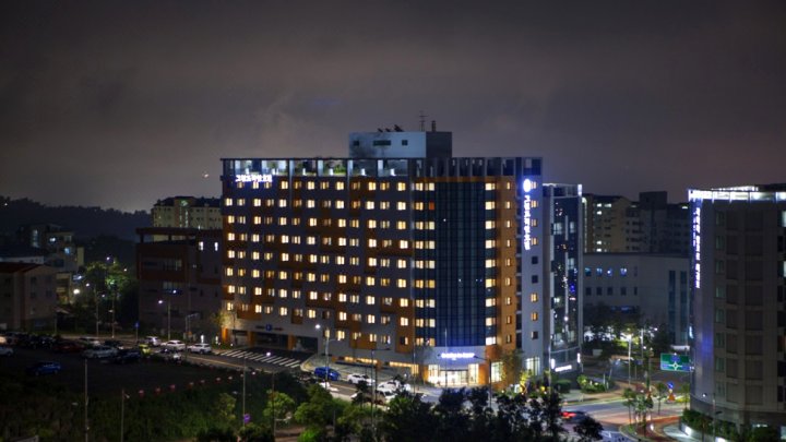 西归千万酒店(Grand Millions Hotel Seogwipo)