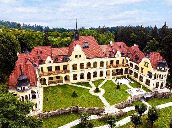 吕蓓扎尔马里昂巴德奢华历史城堡酒店及高尔夫酒店 - 城堡酒店精选(Rubezahl Marienbad Luxury Historical Castle Hotel & Golf - Castle Hotel Collection)