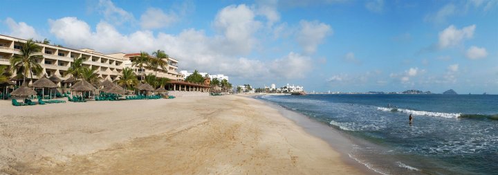 马萨特兰海滩全包式酒店(Hotel Playa Mazatlan)