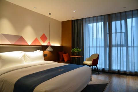 柏曼酒店(济南奥体中心省立东院店)