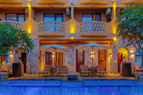 270°夕阳海景城堡酒店(北海涠洲岛滴水丹屏二号店)