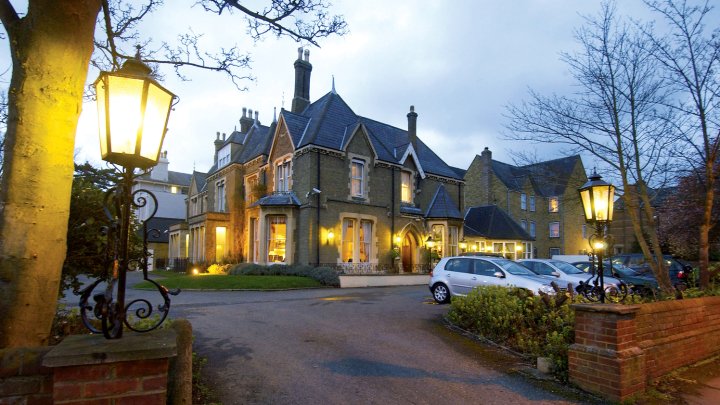 科茨沃尔德小屋酒店(Cotswold Lodge Hotel)