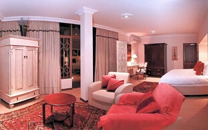 勒姆巴里豪华旅馆(Lembali Lodge Luxury Guesthouse)