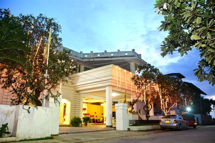 彩虹海滩酒店(Rainbow Beach Hotel)