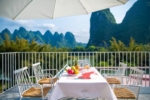 阳朔半山云水酒店(二十元人民币背景图店)