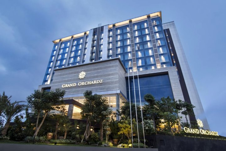 拉贾瓦利克玛约兰格兰奥乍得酒店(Grand Orchardz Hotel Rajawali Kemayoran)