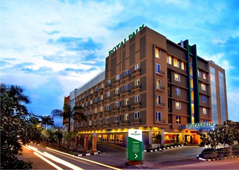 珍加连皇家棕榈酒店及会议中心(Royal Palm Hotel & Conference Center Cengkareng)