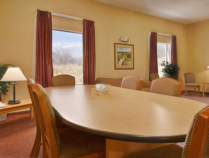 Amerihost Inn & Suites Ruidoso Downs