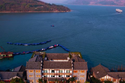 重庆飞花渡水宿