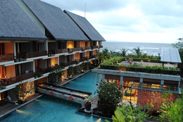 巴厘岛贝拉瓦斯瓦加套房酒店(Swarga Suites Bali Berawa)