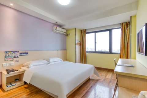 7天连锁酒店(淮北中泰广场万达影城店)