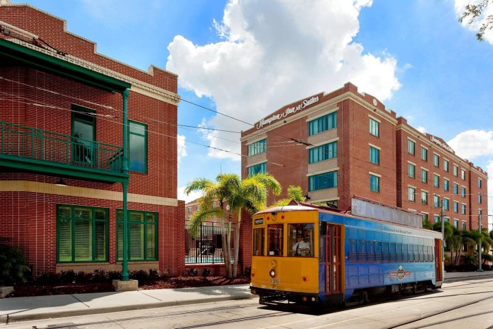 坦帕市区伊博尔城欢朋套房酒店(Hampton Inn & Suites Tampa Ybor City Downtown)