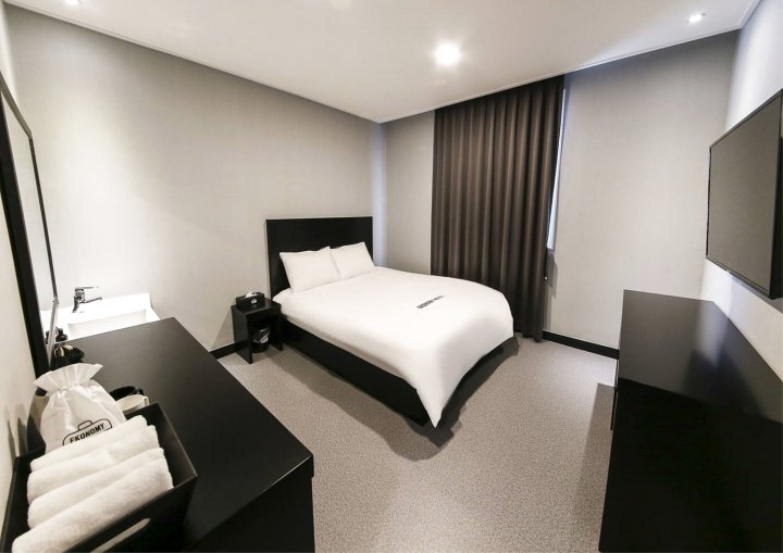 束草伊卡诺米酒店(Economy Hotel Sokcho)