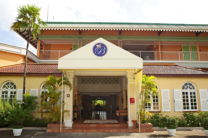 马提尼克白库酒店(Hotel Bakoua Martinique)