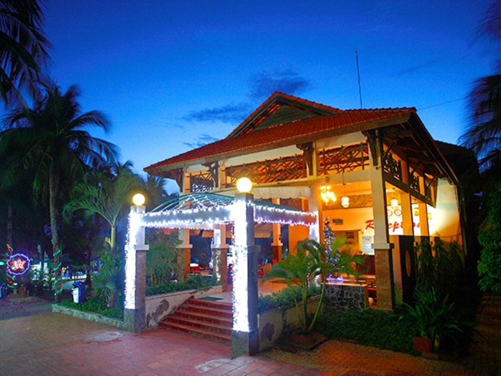 洪荣中央海滩度假村(Hon Rom Central Beach Resort)