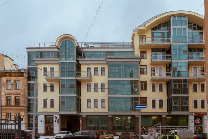 涅夫斯基 135 号 2 居公寓酒店(2 Bedroom Apartment on Nevsky 135)