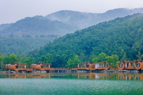 九如山红颜容木桶酒店