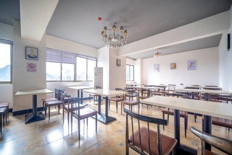 金铂莱精品酒店(平果体育馆文化公园广场店)