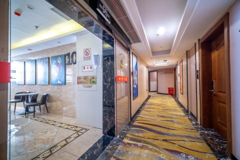 金铂莱精品酒店(平果体育馆文化公园广场店)