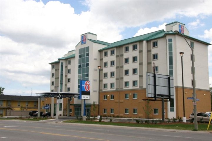Niagara Hotel Plus