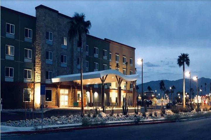 贝斯特韦斯特优质沙漠景观套房酒店(Best Western Plus Desert View Inn & Suites)