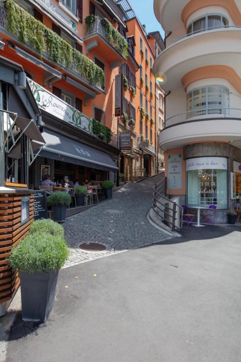 拉鲁维纳兹酒店(La Rouvenaz)