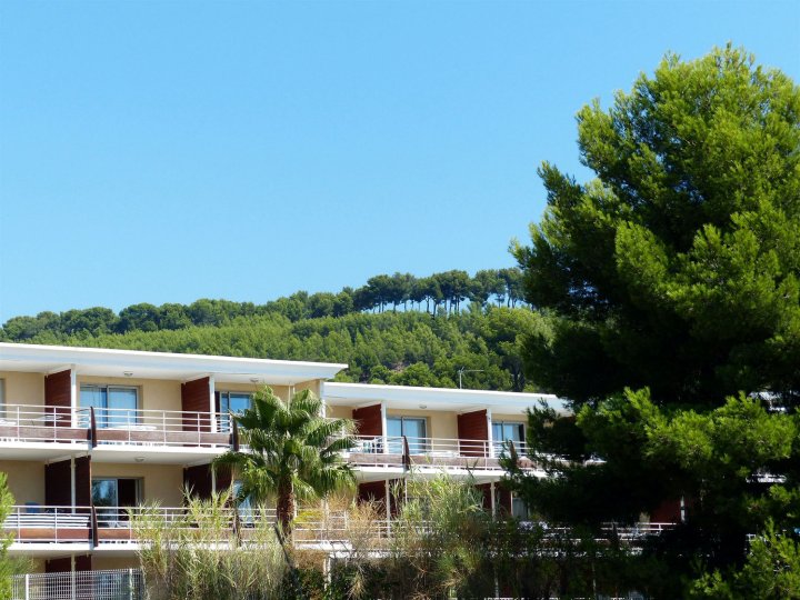 拉西约塔维多利亚花园酒店式公寓(Appart'Hotel Victoria Garden la Ciotat)