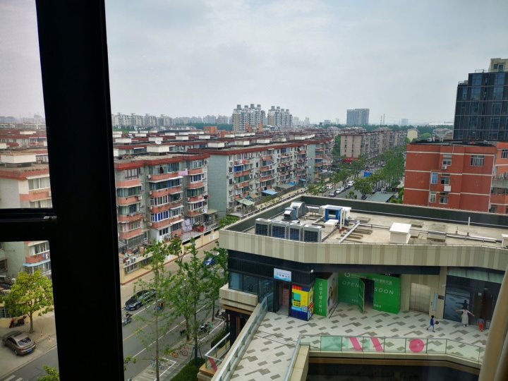 上海有故事的女同学公寓(石泉东路分店)