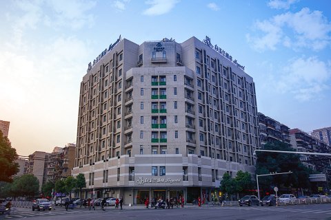白玉兰酒店(武汉武商梦时代宝通寺地铁站店)