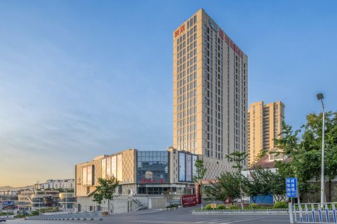 维也纳酒店(淄博易达广场红叶柿岩店)