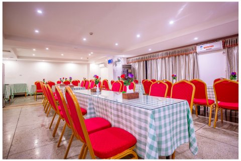 八方连锁酒店(茂名市委党校市政府店)