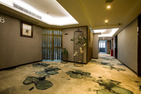 悦季酒店(广州高铁南站洛溪地铁站店)