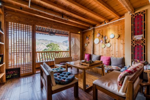 陌上花开·VG天空之境全景美宿(西江千户苗寨观景台猪圈咖啡店)