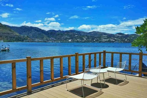 大理双廊半岛了了族亲水客栈