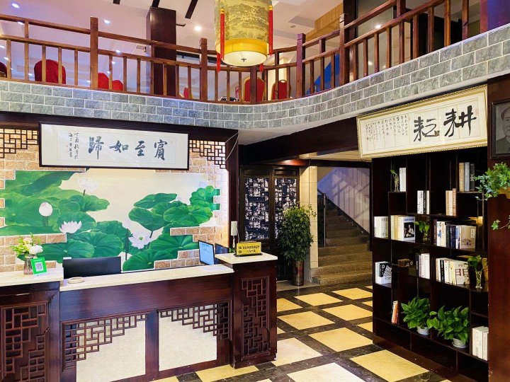 Q加·黄果树荷田酒店