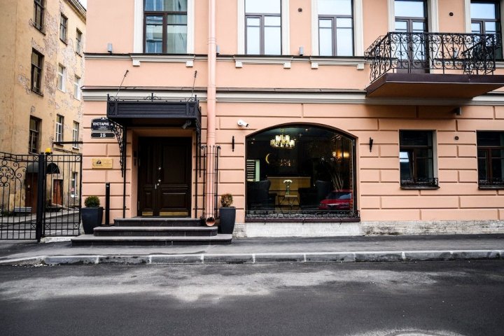 国务顾问手工艺酒店(Statskij Sovetnik Hotel Kustarnyy)