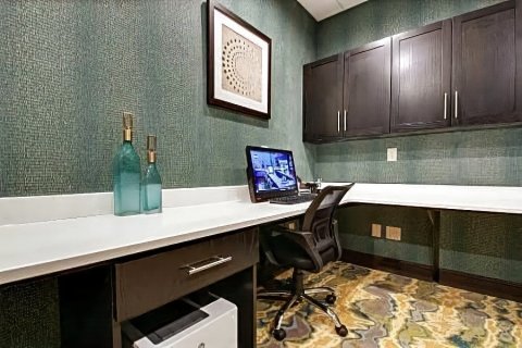 奈特戴尔罗里欢朋套房酒店(Hampton Inn & Suites by Hilton Knightdale Raleigh)