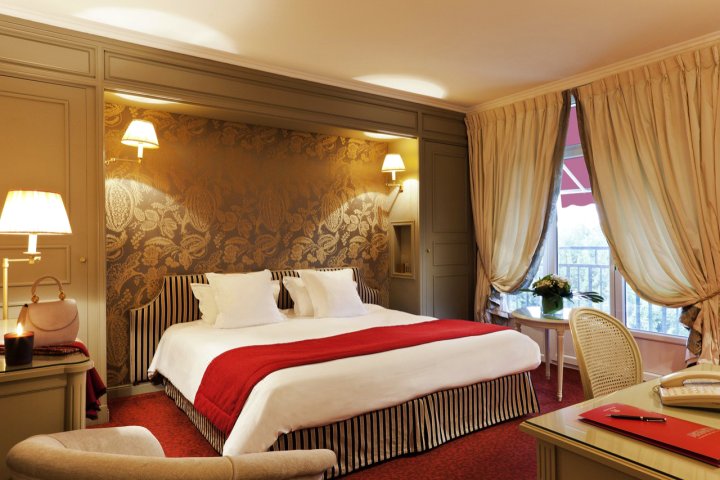 昂吉安班斯巴利乐格兰德酒店(Hotel Barriere le Grand Hotel Enghien-Les-Bains)