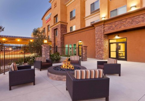 科罗娜河畔/诺尔科万豪费尔菲尔德酒店(Fairfield Inn & Suites Riverside Corona/Norco)