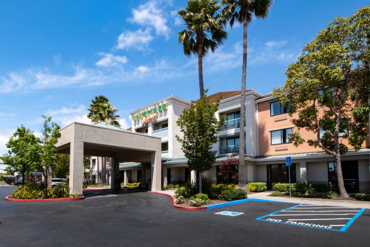 奥克兰机场万怡酒店(Courtyard by Marriott Oakland Airport)