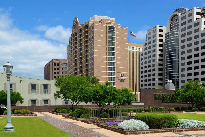 奥斯汀希尔顿逸林酒店及度假村(DoubleTree Suites by Hilton Hotel Austin)